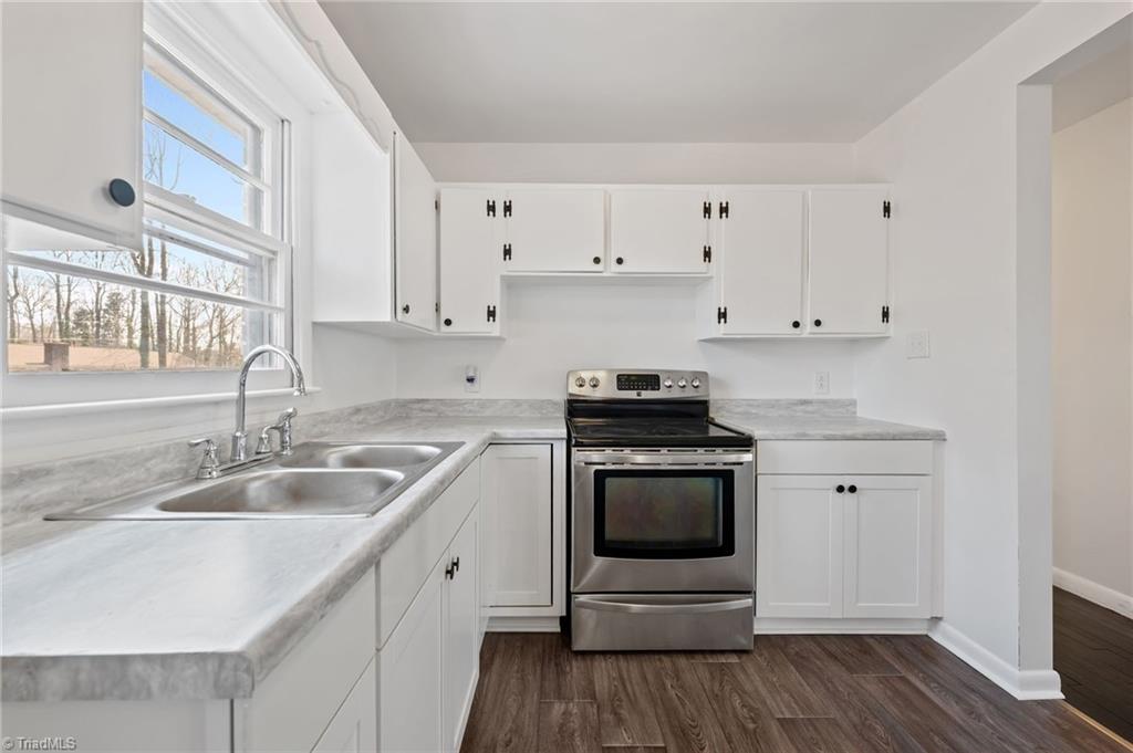 3818 Edgewood Terrace Road Greensboro, NC 27406 - Photo 12 of 40