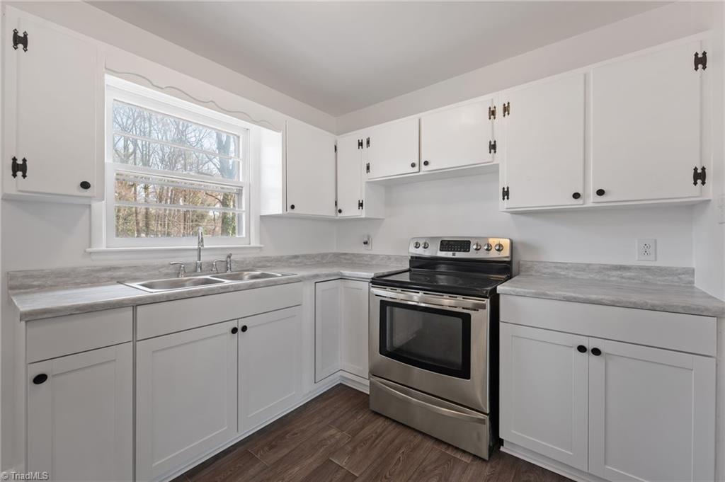 3818 Edgewood Terrace Road Greensboro, NC 27406 - Photo 13 of 40