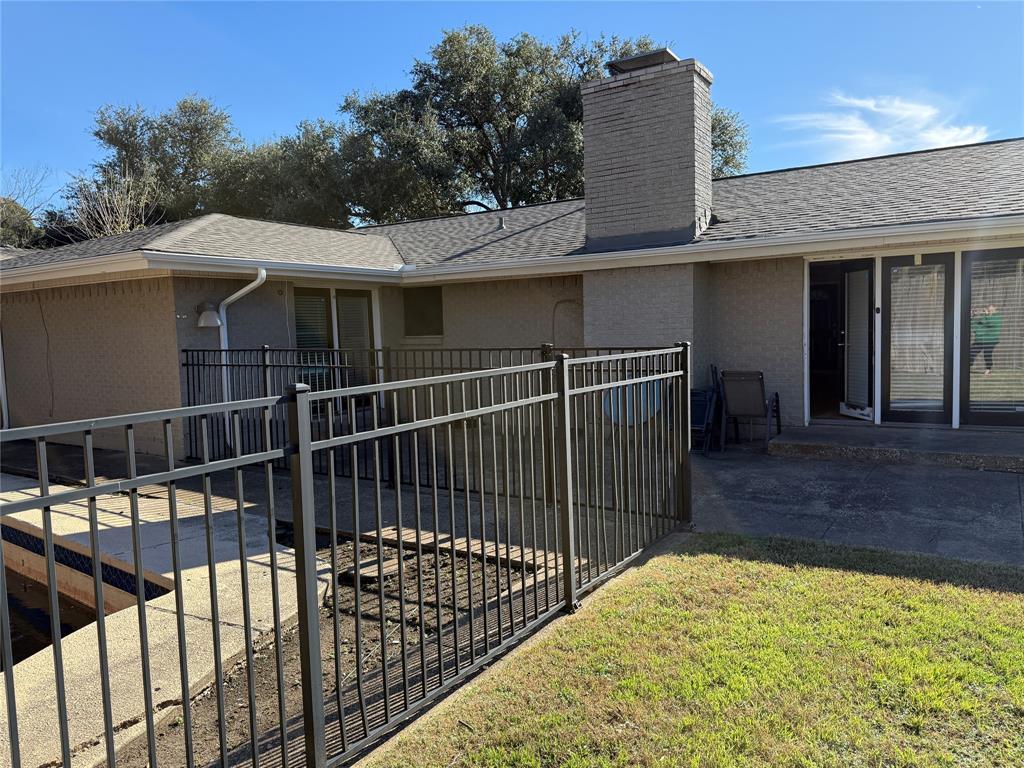 518 Worcester Way Richardson, TX 75080 - Photo 32 of 35 a view of a house with a balcony