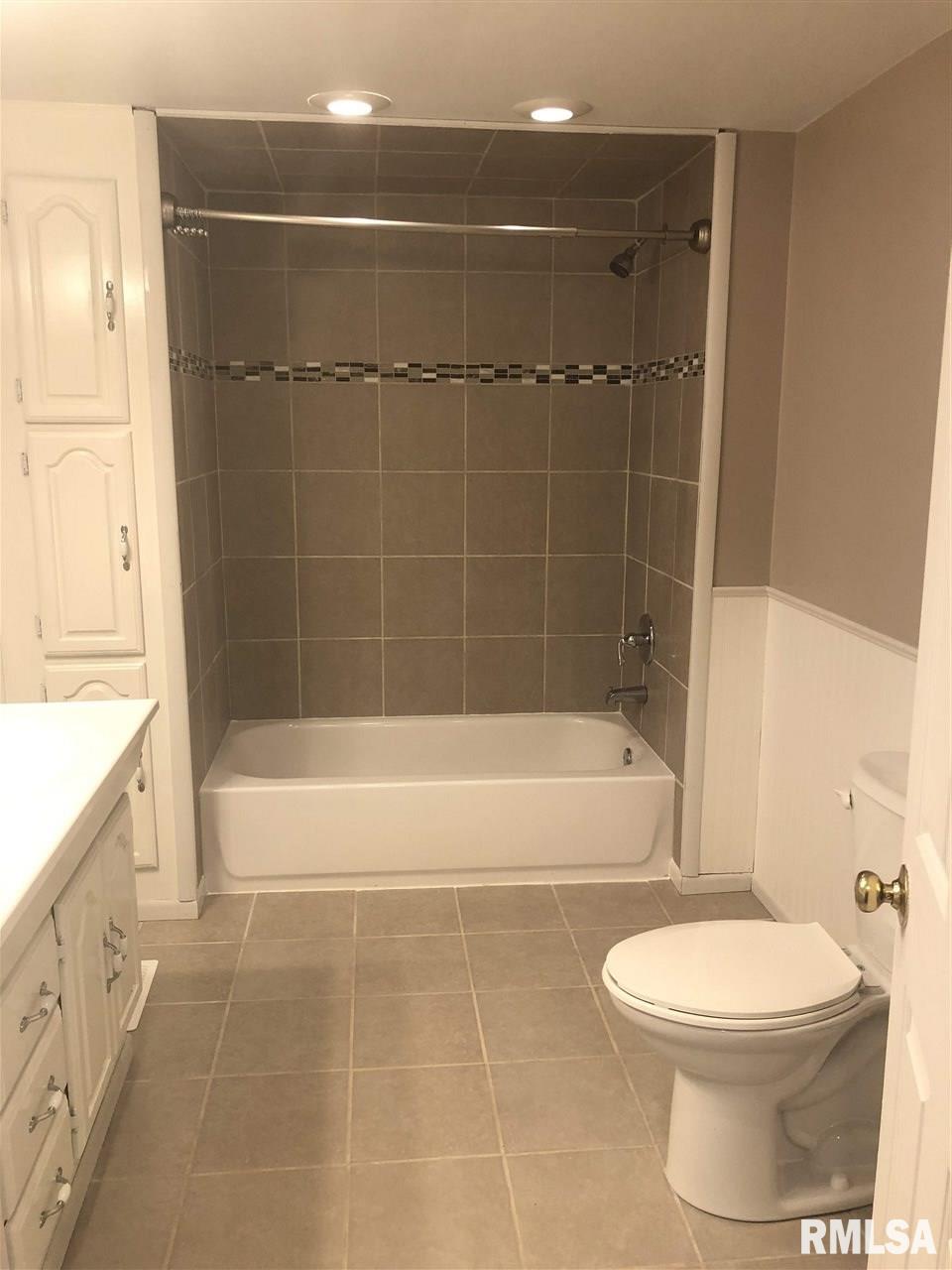 432 West Chestnut Street Canton, IL 61520 - Photo 17 of 26 Gallery Image 17