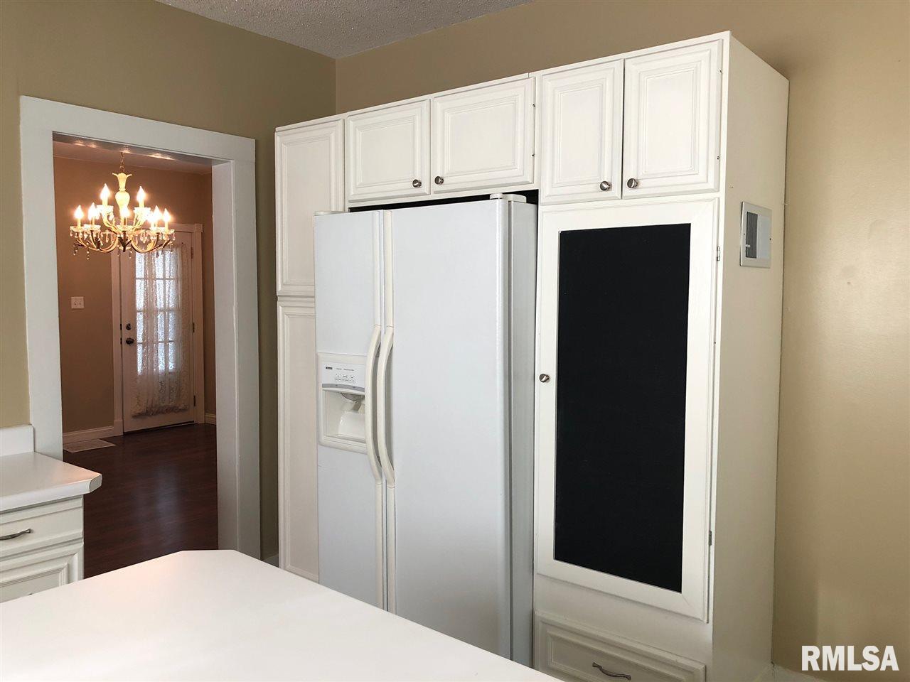 432 West Chestnut Street Canton, IL 61520 - Photo 5 of 26 Gallery Image 5