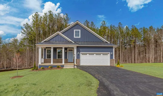 a view of a house with backyard and trees