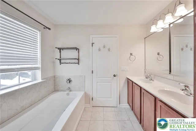 $379,900 | 2529 Gila Drive, Easton, PA 18040