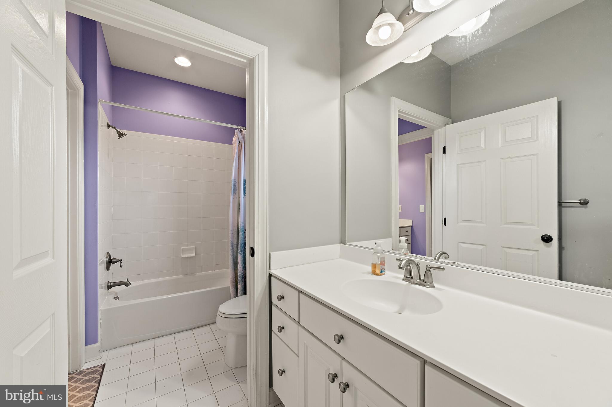 4564 Gates Road Warrenton, VA 20187 - Photo 16 of 39 Jack&Jill Bath