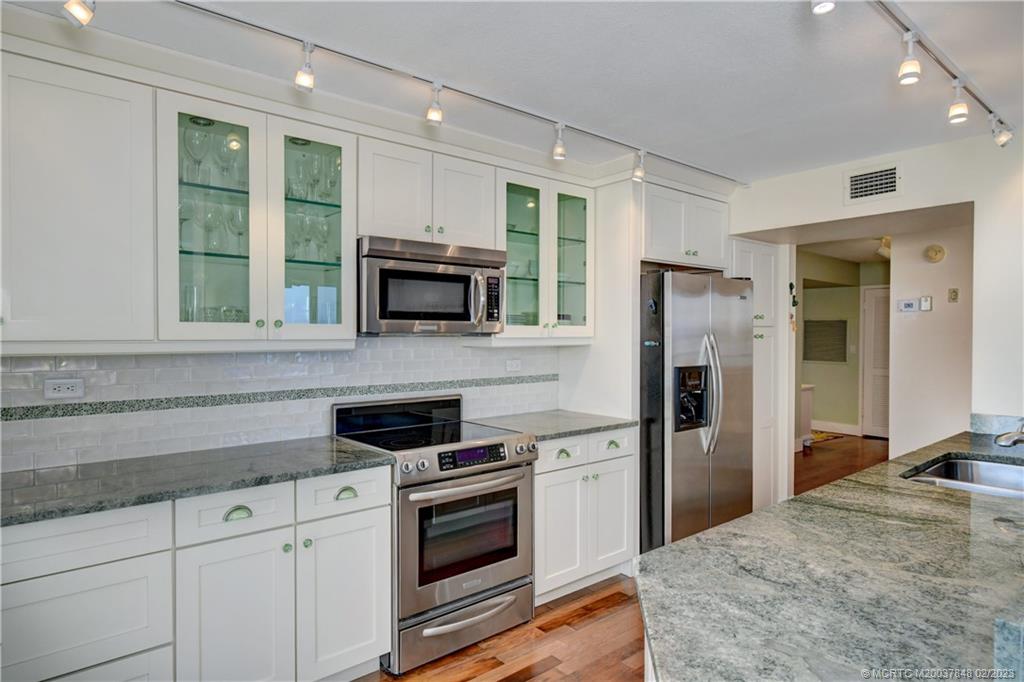 669 Northeast Plantation Road, Unit 103 Stuart, FL 34996 - Photo 19 of 47 Gallery Image 19