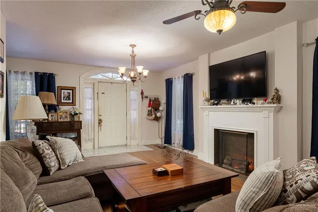 $240,000 | 117 West Pierce Avenue, Harlingen, TX 78550