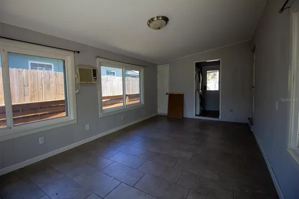 $2,200 | 325 42nd Avenue North, St. Petersburg, FL 33703