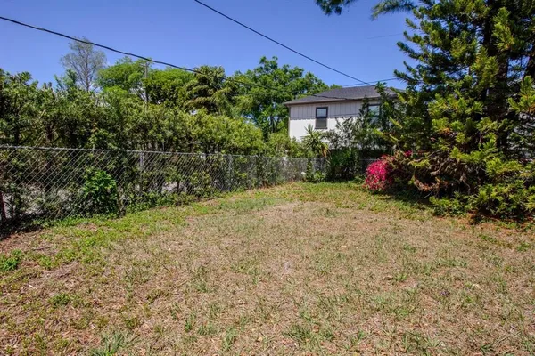 $2,200 | 325 42nd Avenue North, St. Petersburg, FL 33703