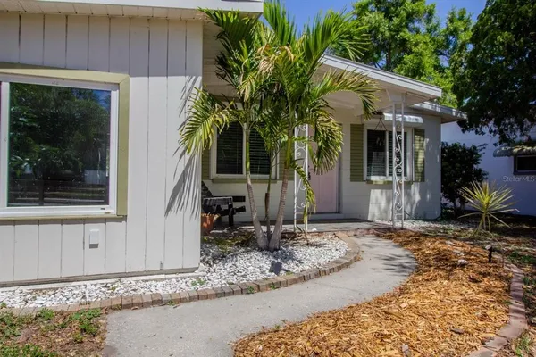 $2,200 | 325 42nd Avenue North, St. Petersburg, FL 33703