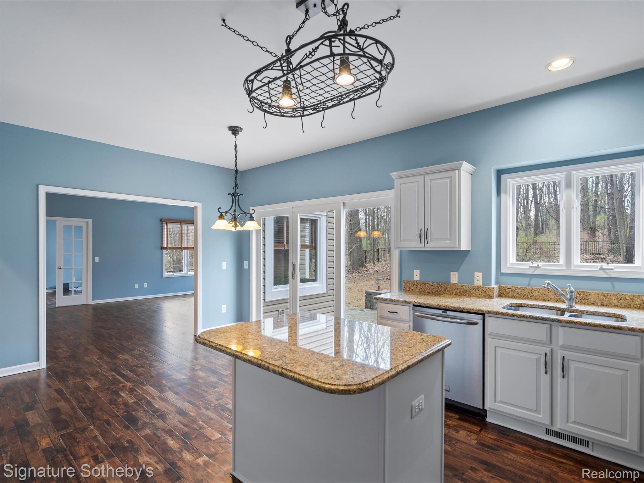 215 Hawk Ridge Drive Clarkston, MI 48348 - Photo 9 of 54 Gallery Image 9