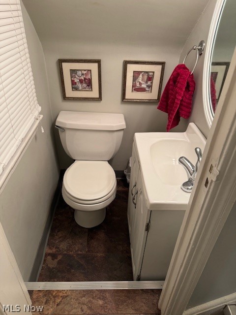 3849 Grenville Road Cleveland, OH 44118 - Photo 17 of 45 First floor half bath.