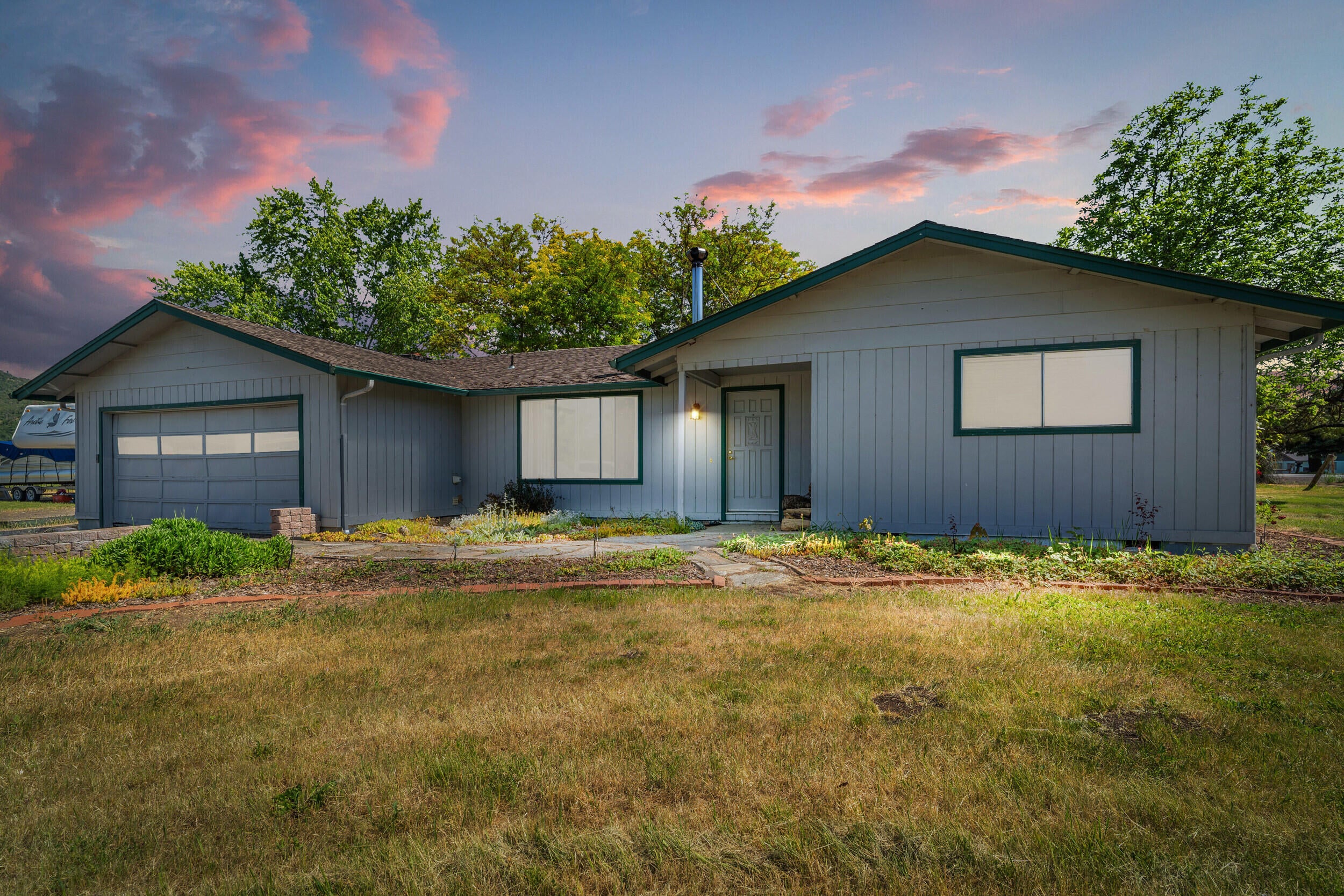 6716 Foothill Road Medford, OR 97502 - Photo 2 of 33 Front Exterior - Twilight