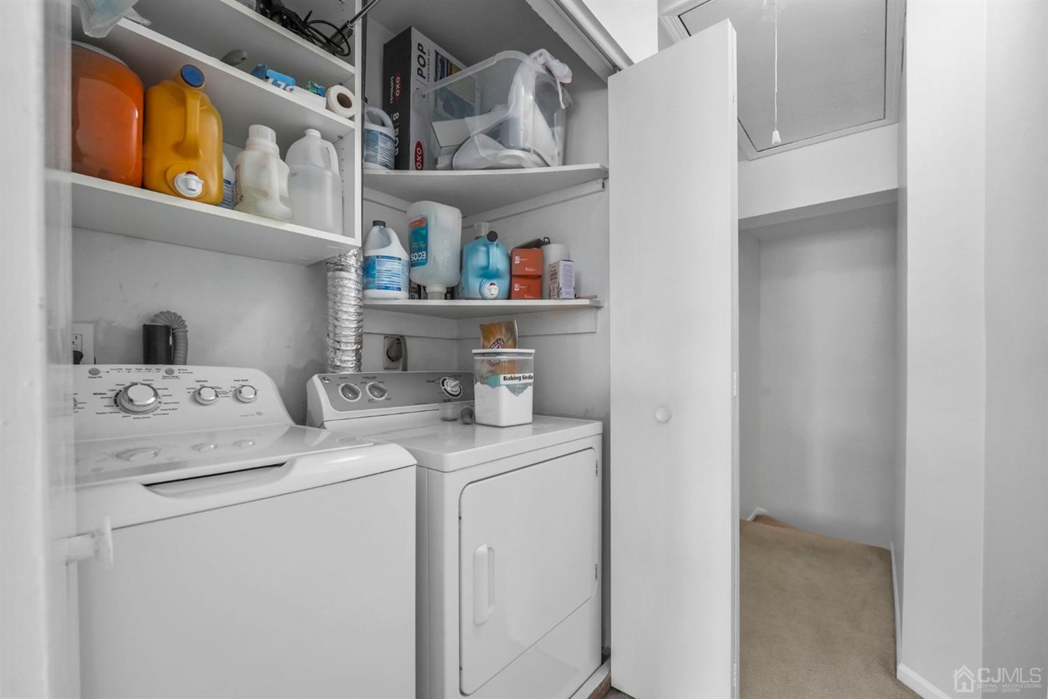 17 Bentley Court Bedminster, NJ 07921 - Photo 26 of 44 a utility room with dryer and washer