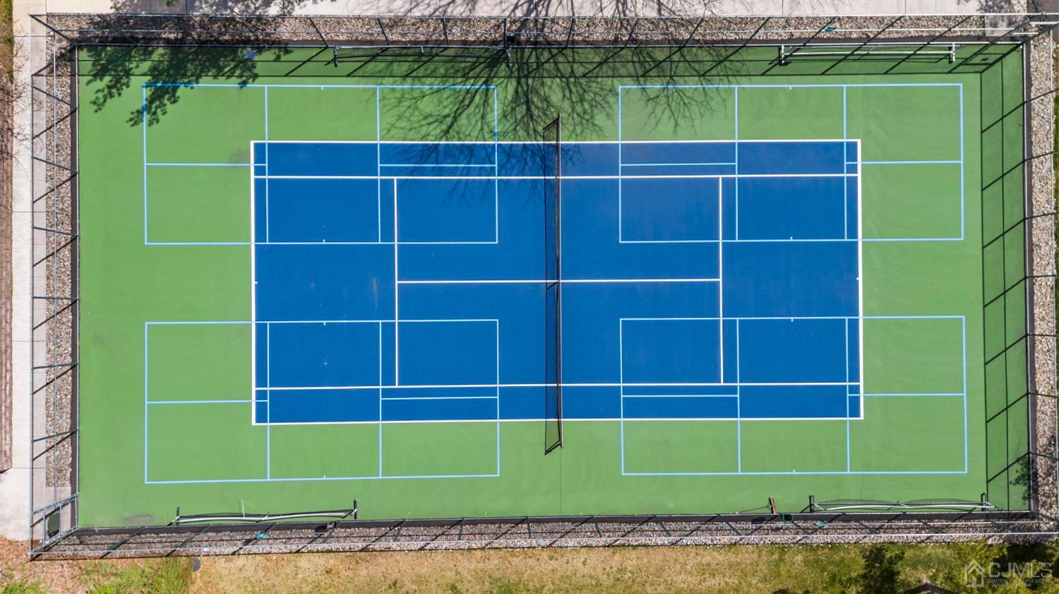 17 Bentley Court Bedminster, NJ 07921 - Photo 33 of 44 a view of a room with a green house