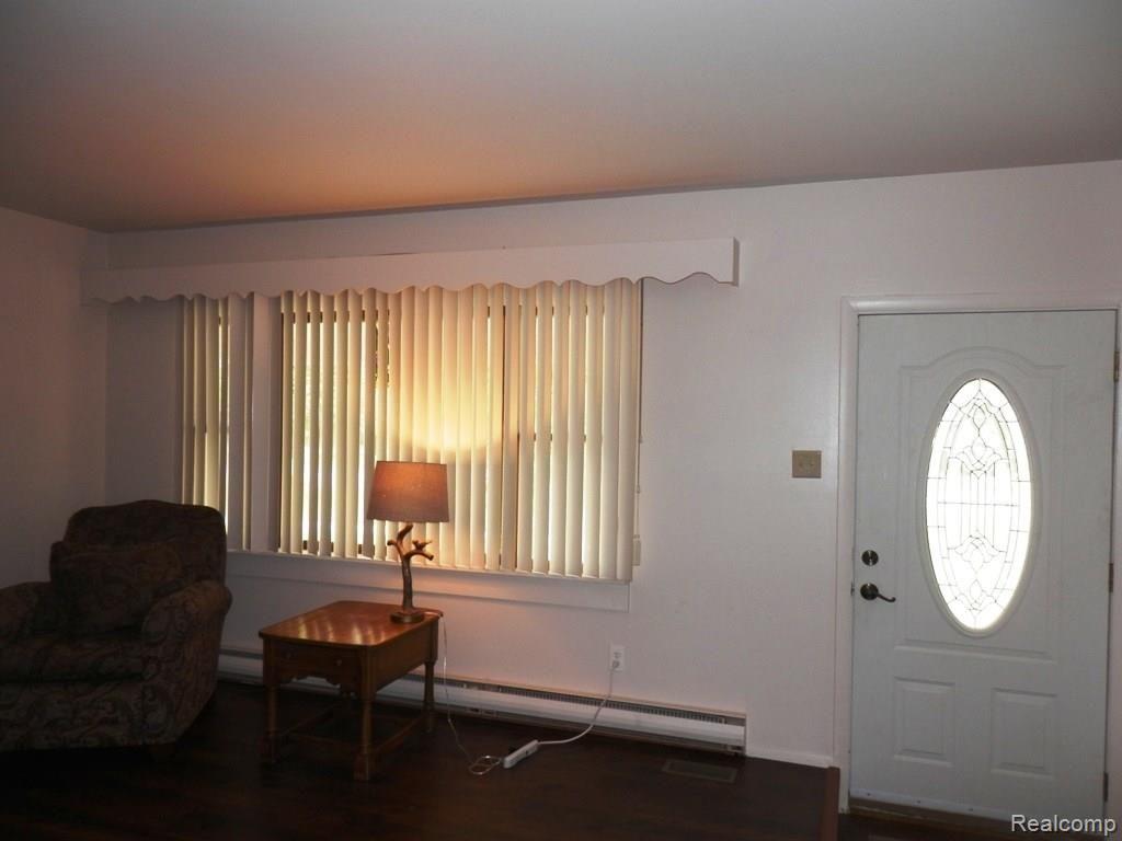 2420 North Custer Road Monroe, MI 48162 - Photo 7 of 21 Custer 2420 Living Room Front Window.JPG
