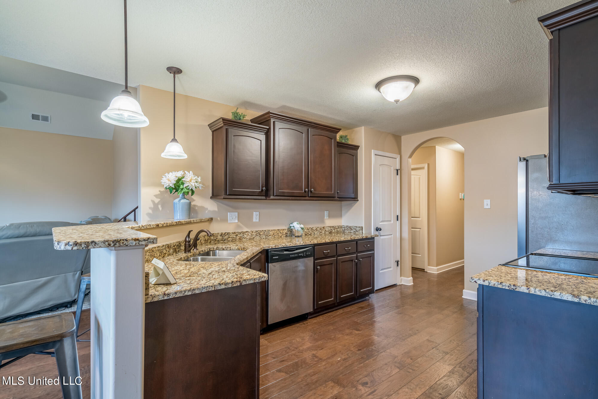 14272 Chapel Ridge Trail Olive Branch, MS 38654 - Photo 8 of 23 Kitchen