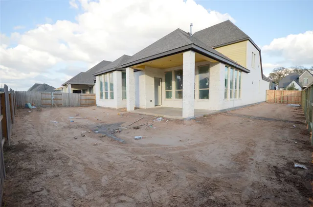 a view of a house with a dry yard