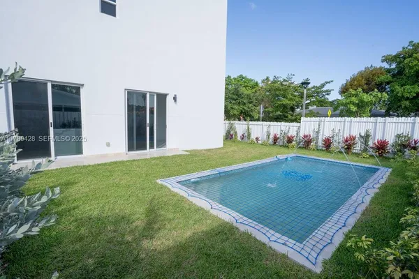$2,600,000 | 900 Southwest 24th Road, Miami, FL 33129
