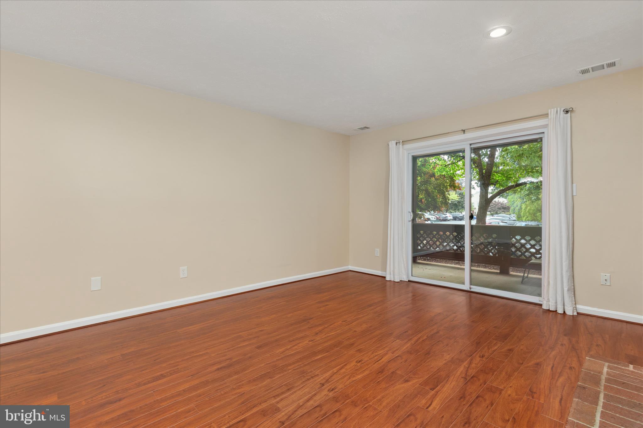 10110 Oakton Terrace Road, Unit 10110 Oakton, VA 22124 - Photo 13 of 27 Walk out to patio