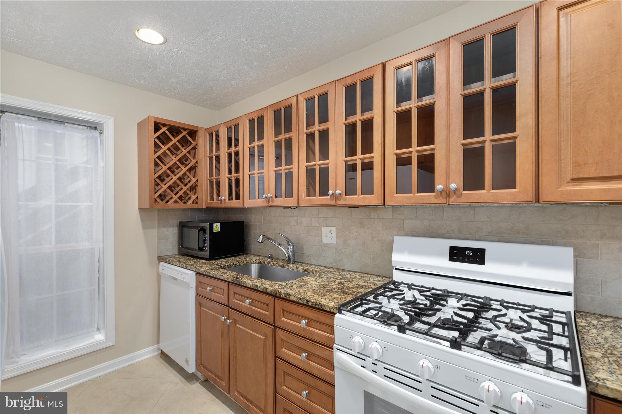 10110 Oakton Terrace Road, Unit 10110 Oakton, VA 22124 - Photo 6 of 27 New Appliances