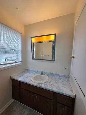 $1,925 | 608 North Washington Avenue, Batavia, IL 60510
