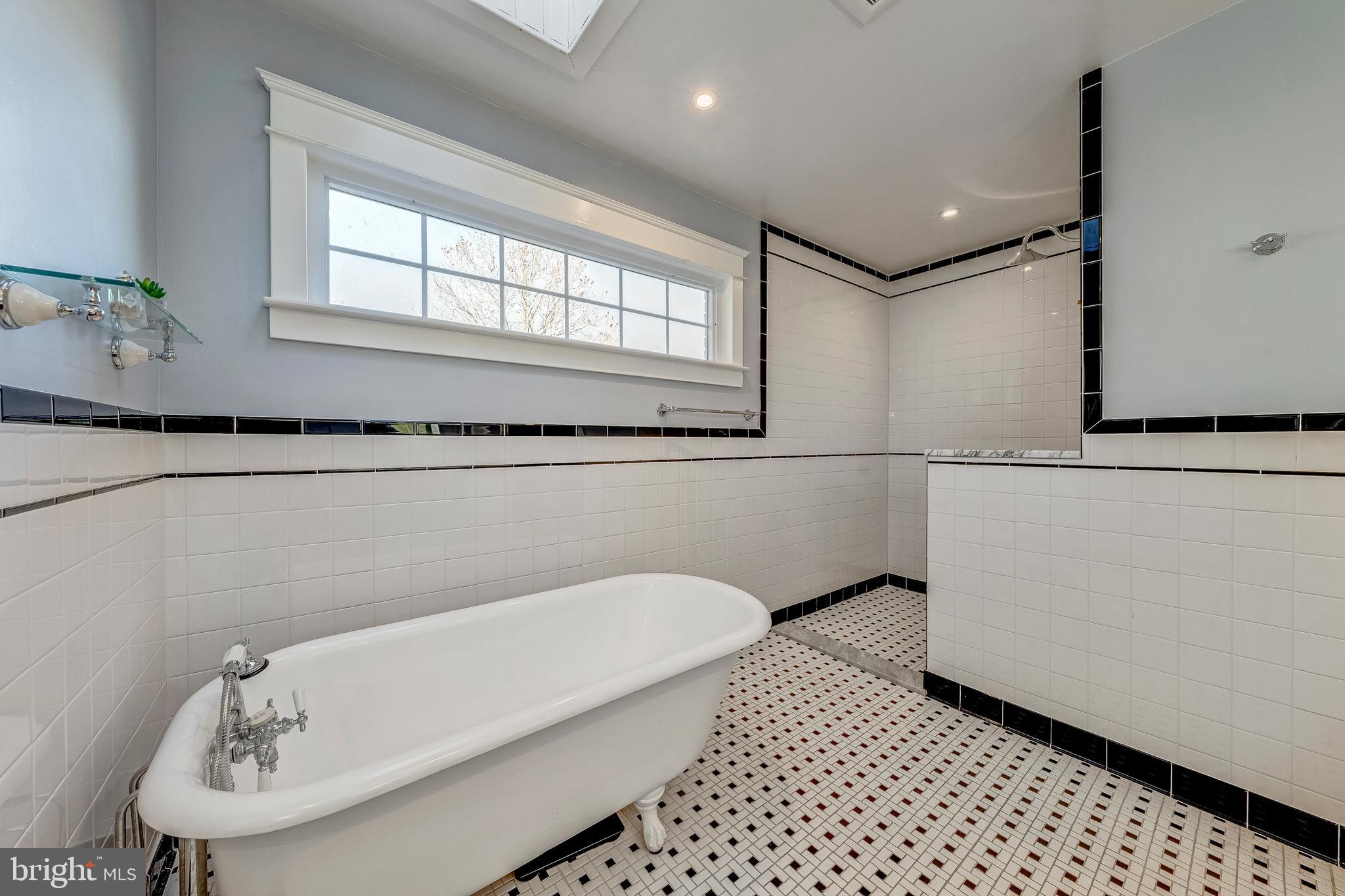19209 Croom Road Brandywine, MD 20613 - Photo 35 of 95 a bathroom with a bathtub and a sink