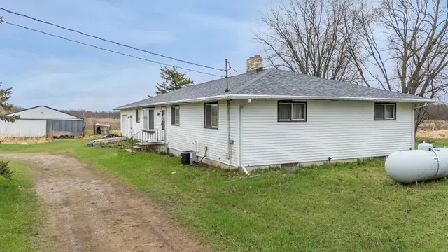 $1,200,000 | 9266 Town Line Road, Larsen, WI 54947