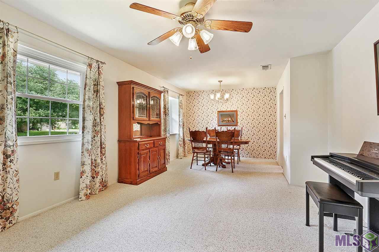 368 Court Street Baton Rouge, LA 70810 - Photo 3 of 15 Living Room leading into Dining Room