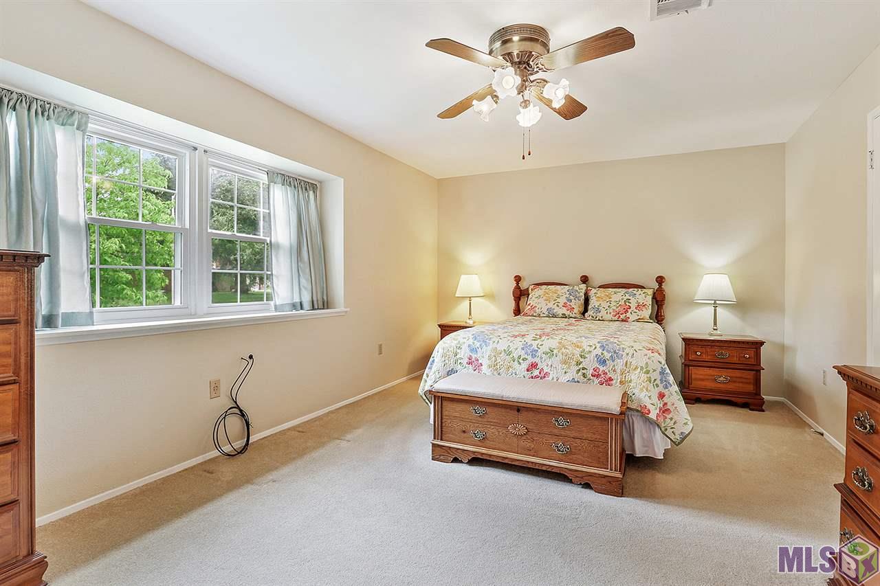 368 Court Street Baton Rouge, LA 70810 - Photo 7 of 15 SPACIOUS MASTER BEDROOM
