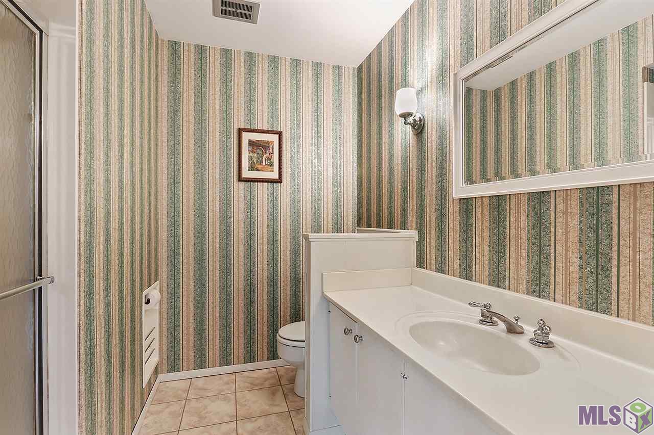 368 Court Street Baton Rouge, LA 70810 - Photo 8 of 15 MASTER BATH
