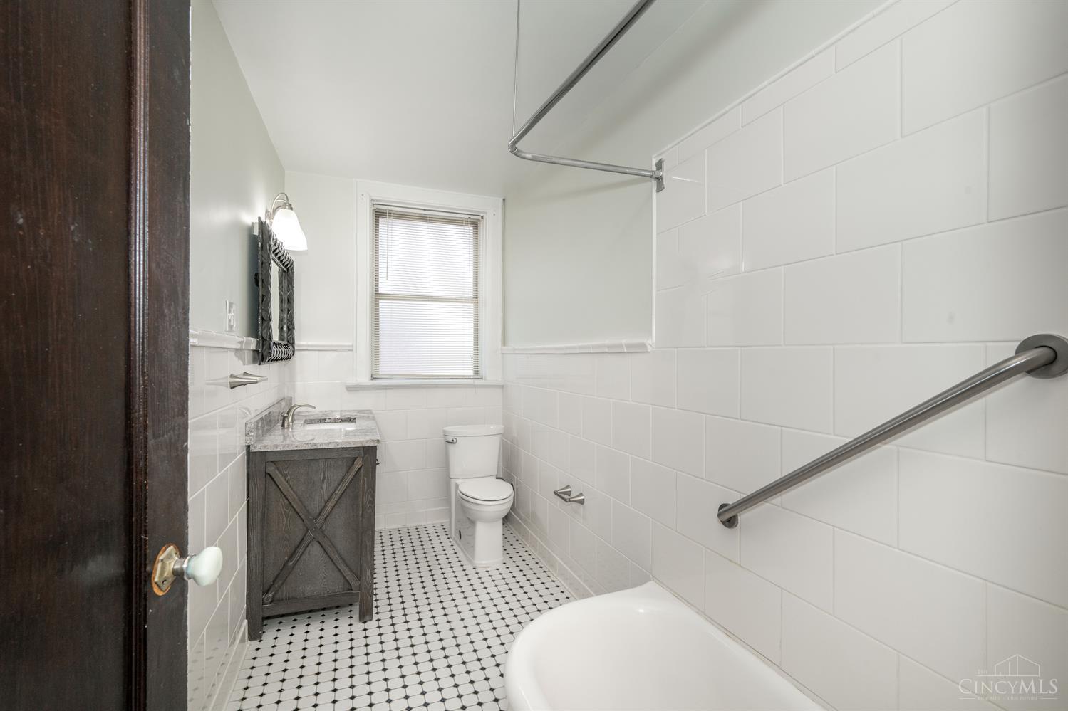 3896 Reading Road, Unit O Cincinnati, OH 45229 - Photo 22 of 62 Gallery Image 22