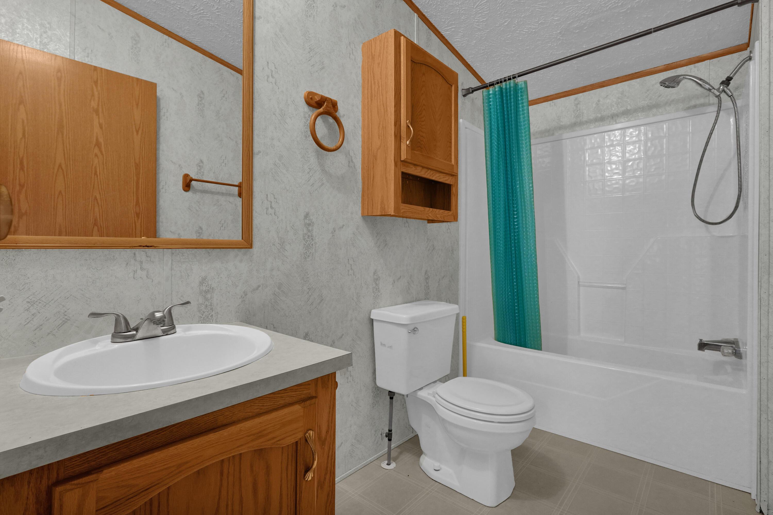 4550 Hunt Road Hopewell, OH 43746 - Photo 26 of 37 2nd full bath