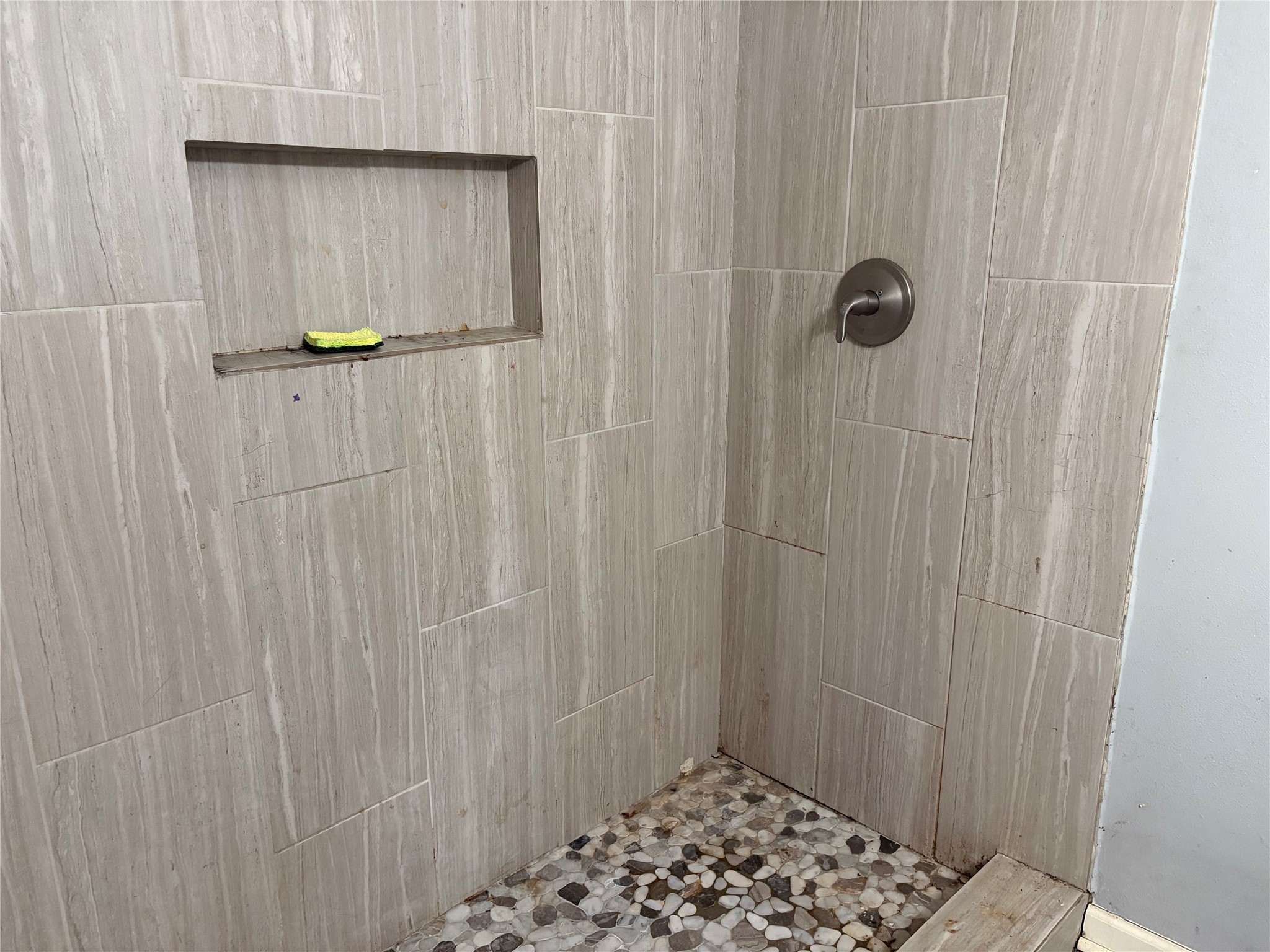 5225 Longmeadow Street Houston, TX 77033 - Photo 7 of 16 Primary bath