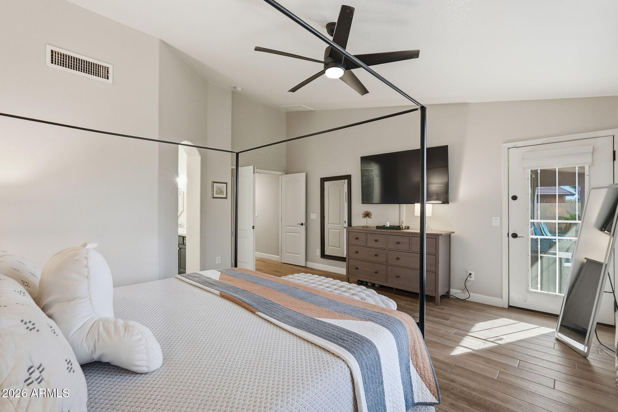 3271 East Santa Fe Lane Gilbert, AZ 85297 - Photo 25 of 39 OWNERS' SUITE