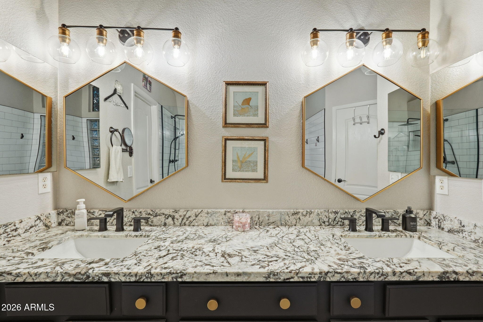 3271 East Santa Fe Lane Gilbert, AZ 85297 - Photo 26 of 39 OWNERS' BATHROOM