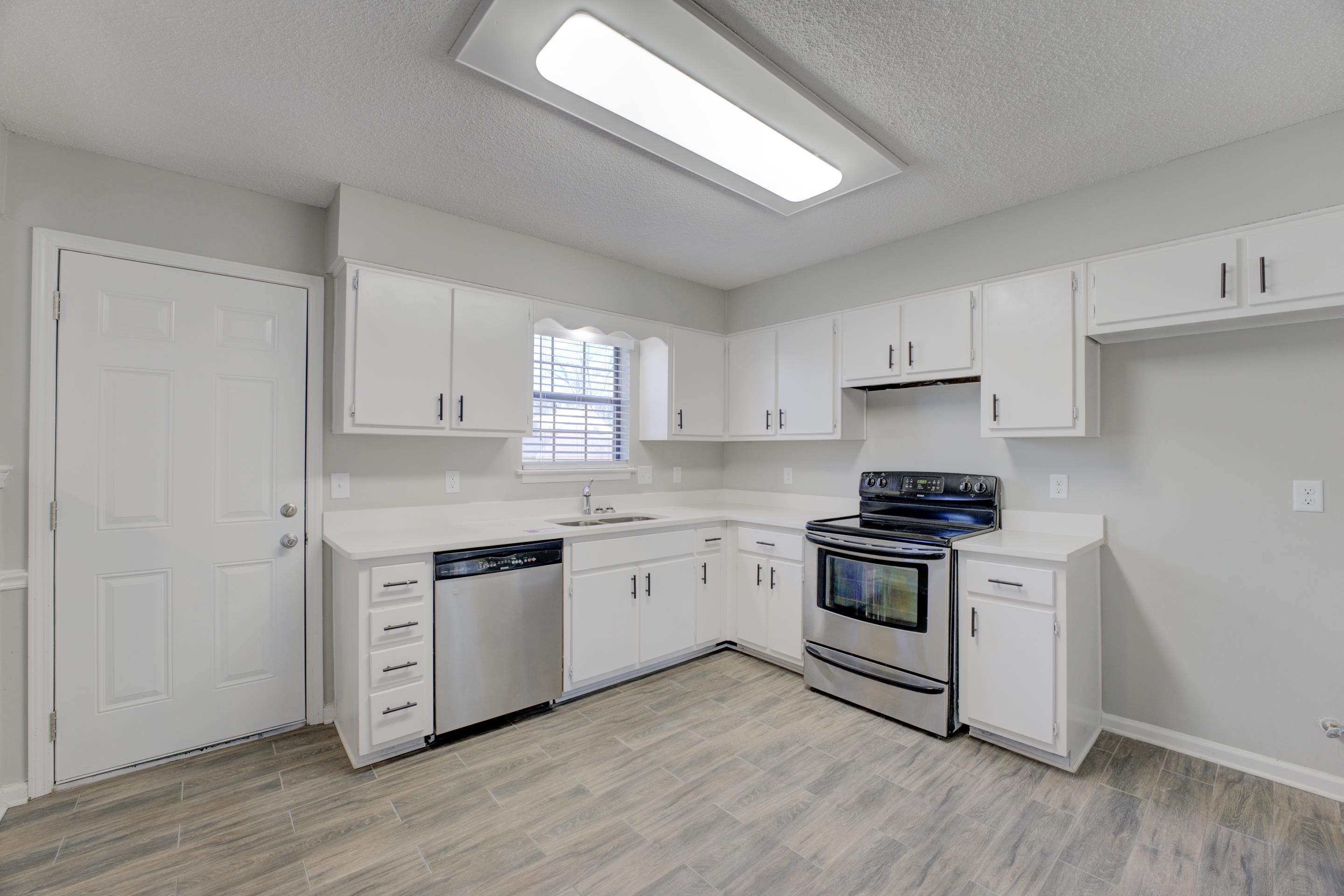 3808 Haynes Road Bartlett, TN 38133 - Photo 20 of 24 Kitchen featuring sink, stainless steel appliances, white cabinets, and light hardwood / wood-style floors