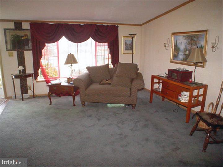 174 Point Airy Road Pilesgrove, NJ 08098 - Photo 3 of 20 Living Room