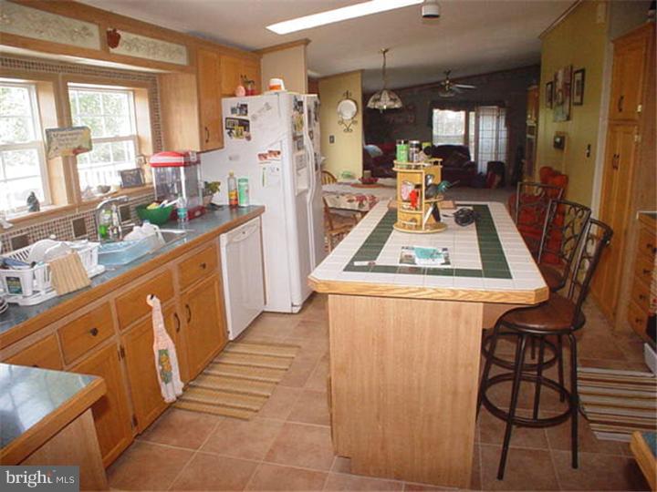 174 Point Airy Road Pilesgrove, NJ 08098 - Photo 8 of 20 Kitchen