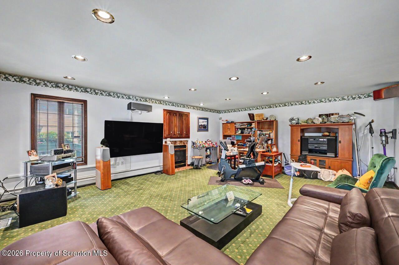 602 Hampton Road Clarks Summit, PA 18411 - Photo 28 of 73 Family Room