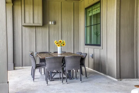 $1,795,000 | 114 Turney Trace, Round Top, TX 78954