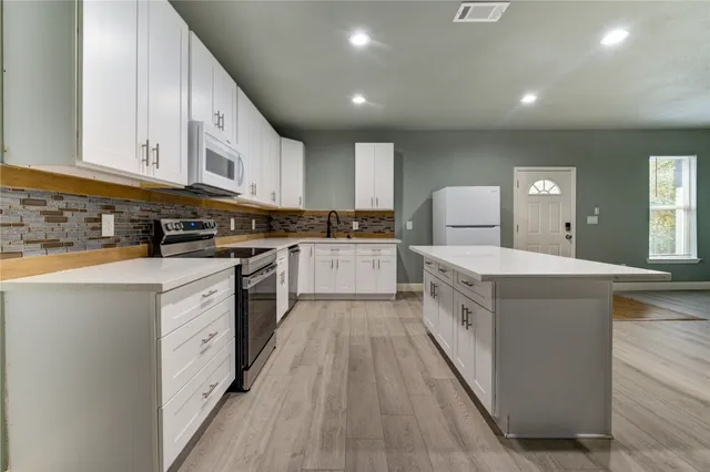 $1,800 | 4323 Continental Drive, Houston, TX 77072