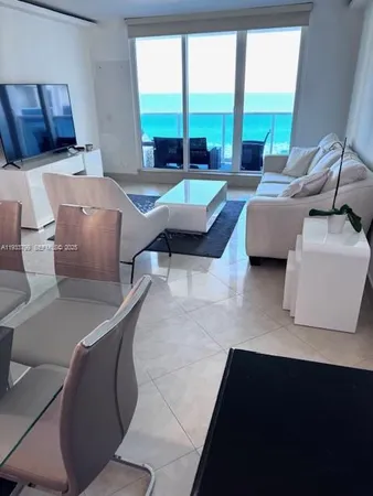 $10,500 | 2301 Collins Avenue, Unit 1025, Miami Beach, FL 33139