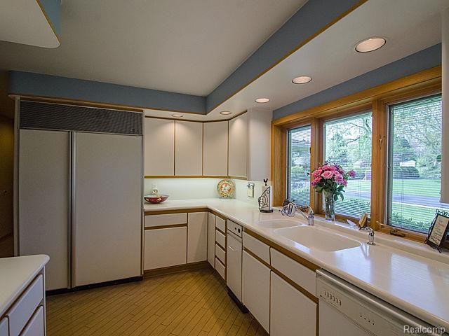 6435 Apple Orchard Lane Rochester Hills, MI 48306 - Photo 13 of 77