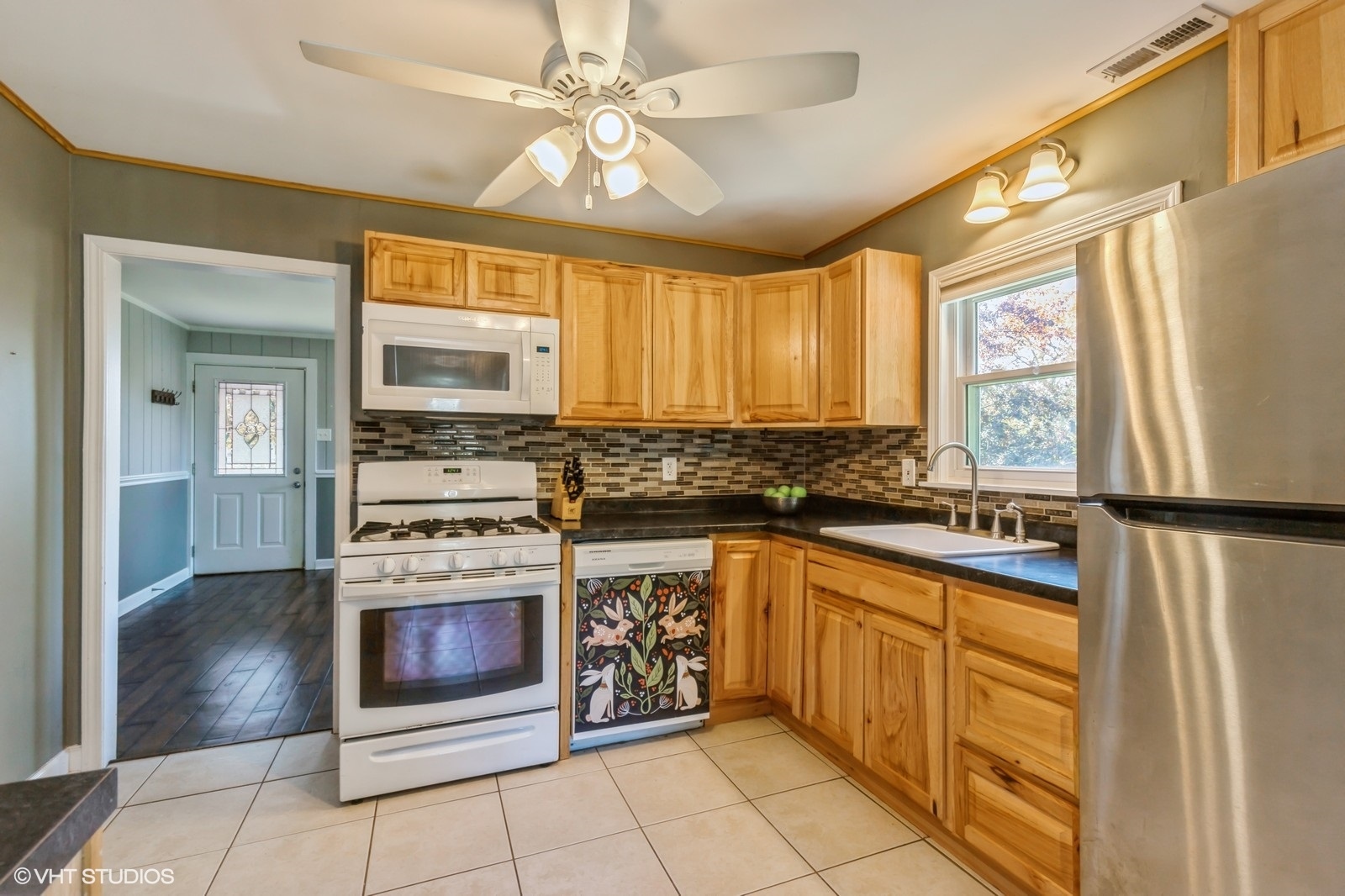 308 Briar Road Island Lake, IL 60042 - Photo 8 of 29 Gallery Image 8