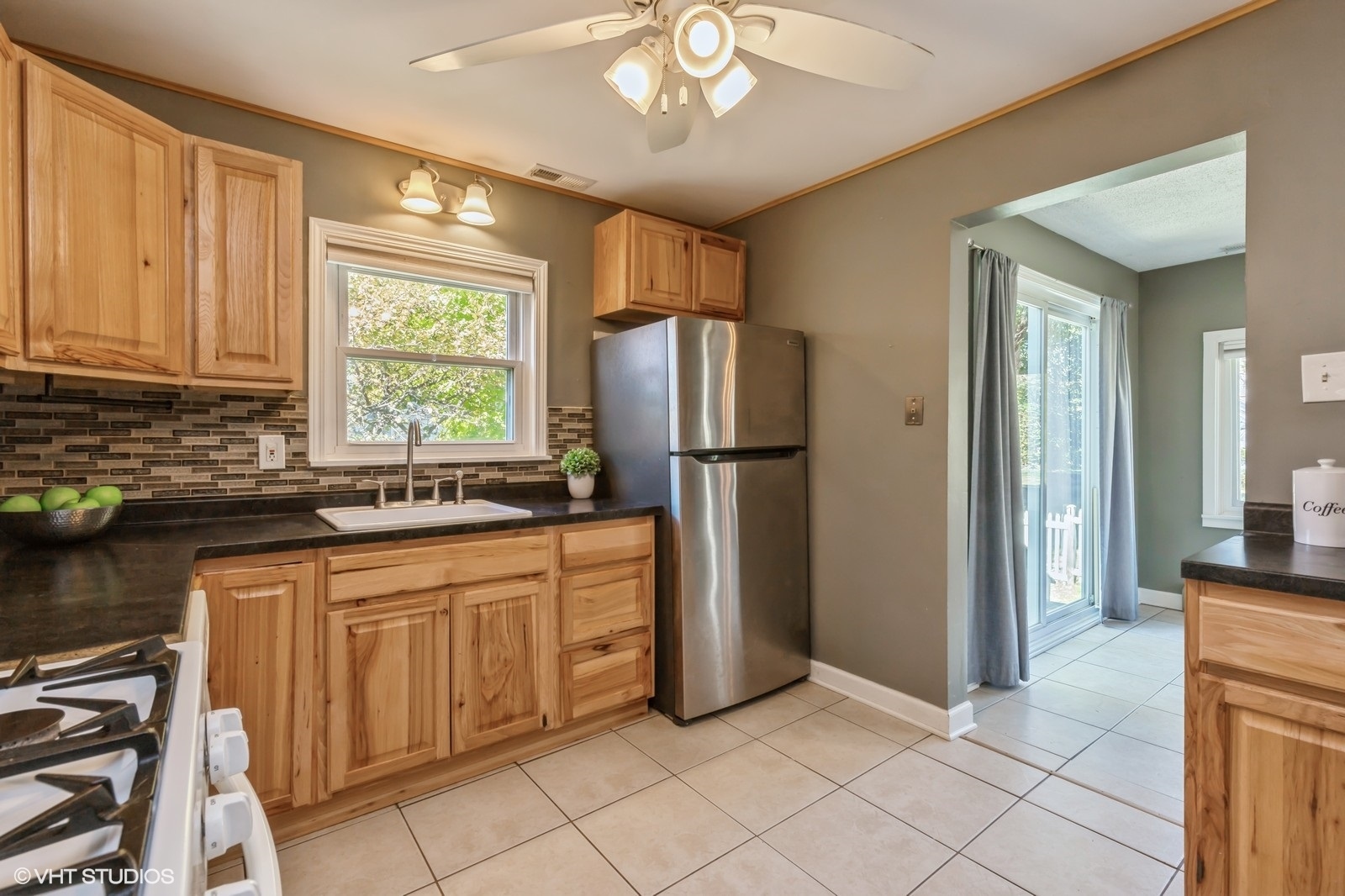 308 Briar Road Island Lake, IL 60042 - Photo 9 of 29 Gallery Image 9