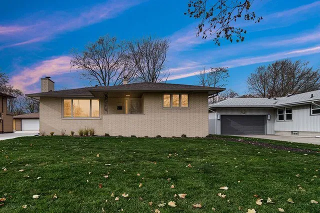 $379,900 | 8224 Beech Avenue, Munster, IN 46321