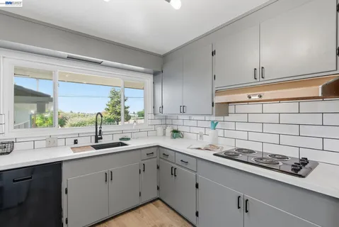 $899,000 | 2724 Benedict Drive, San Leandro, CA 94577