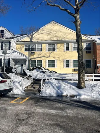 $324,999 | 305 Town House Village, Islandia, NY 11749