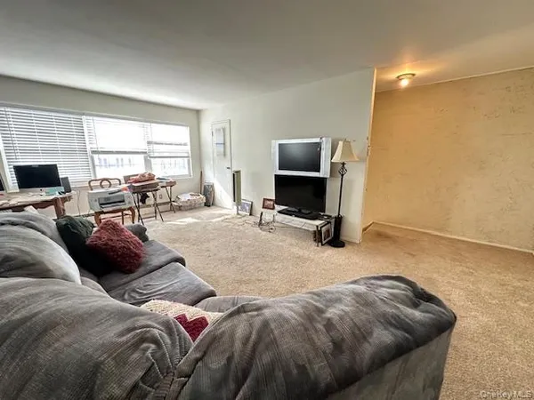 $324,999 | 305 Town House Village, Islandia, NY 11749