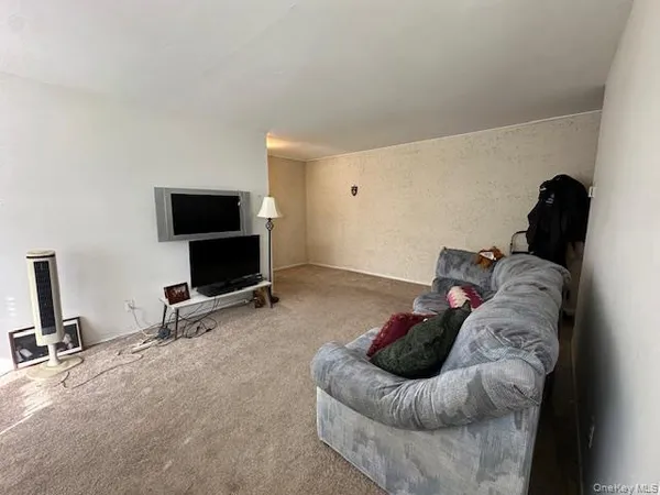 $324,999 | 305 Town House Village, Islandia, NY 11749